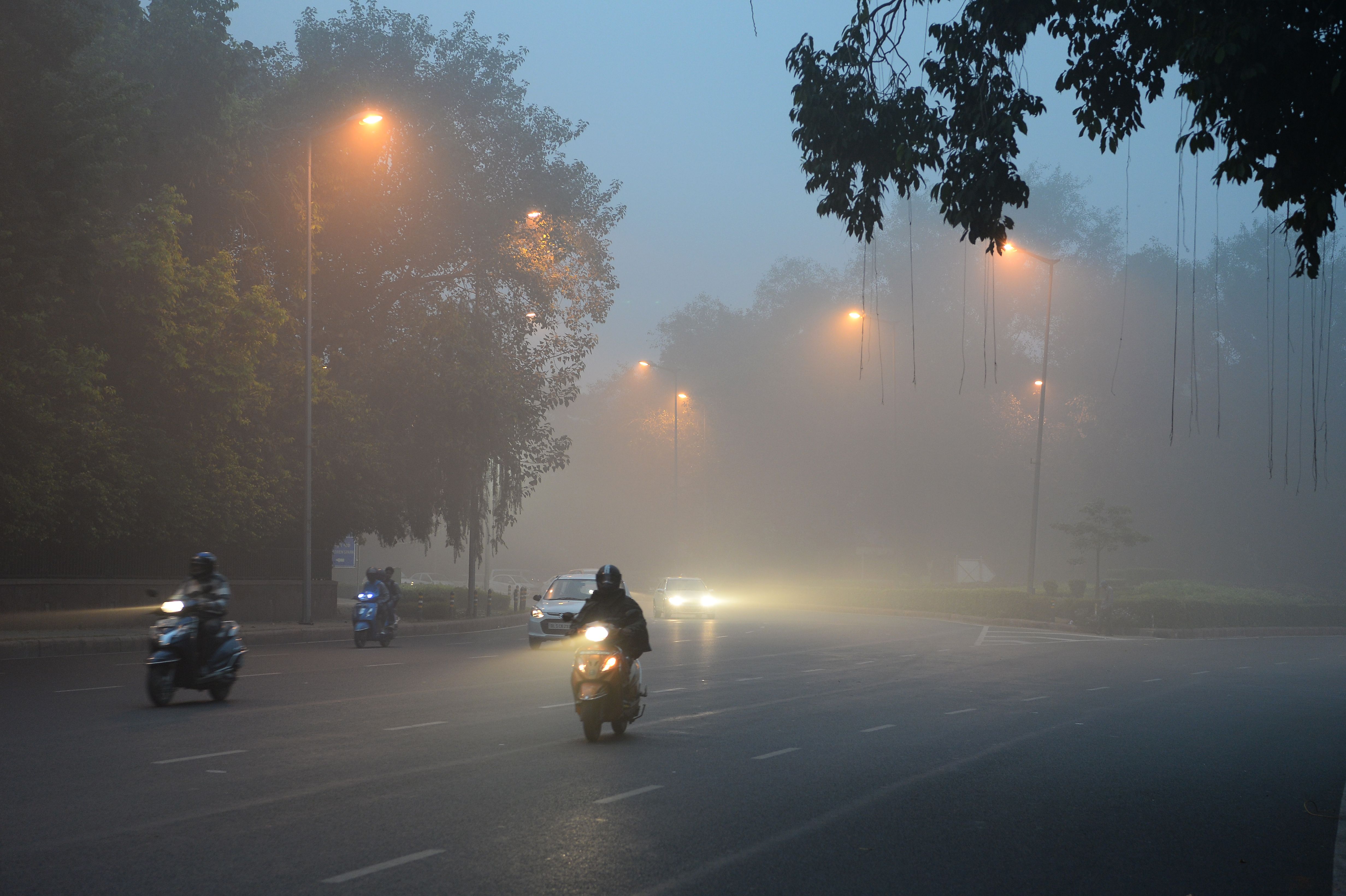 الدخان يغطى سماء الهند