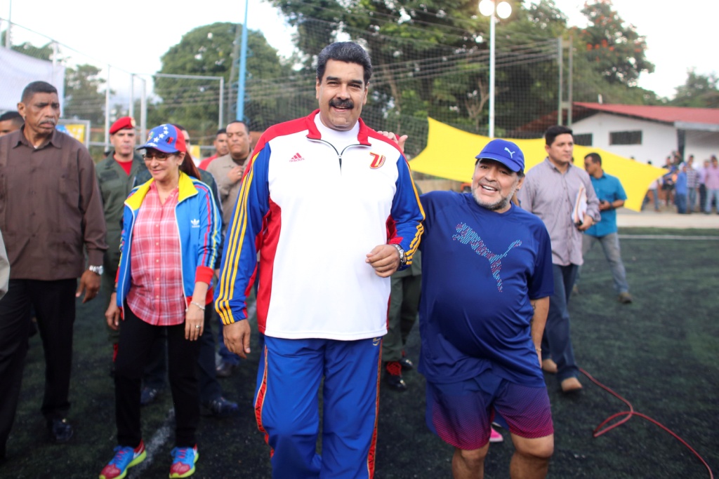 مارادونا ورئيس فنزويلا (3)