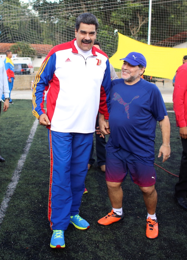 مارادونا ورئيس فنزويلا (1)