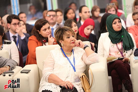 جلسة دور المرأة فى دوائر صناعة القرار بمنتدى شباب العالم (37)