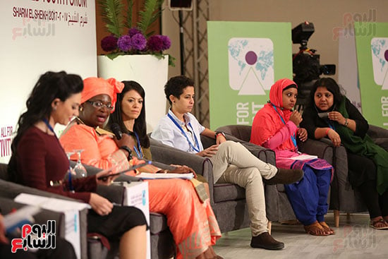 جلسة دور المرأة فى دوائر صناعة القرار بمنتدى شباب العالم (17)