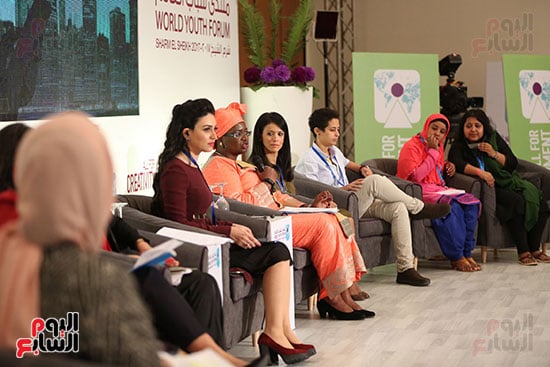 جلسة دور المرأة فى دوائر صناعة القرار بمنتدى شباب العالم (18)