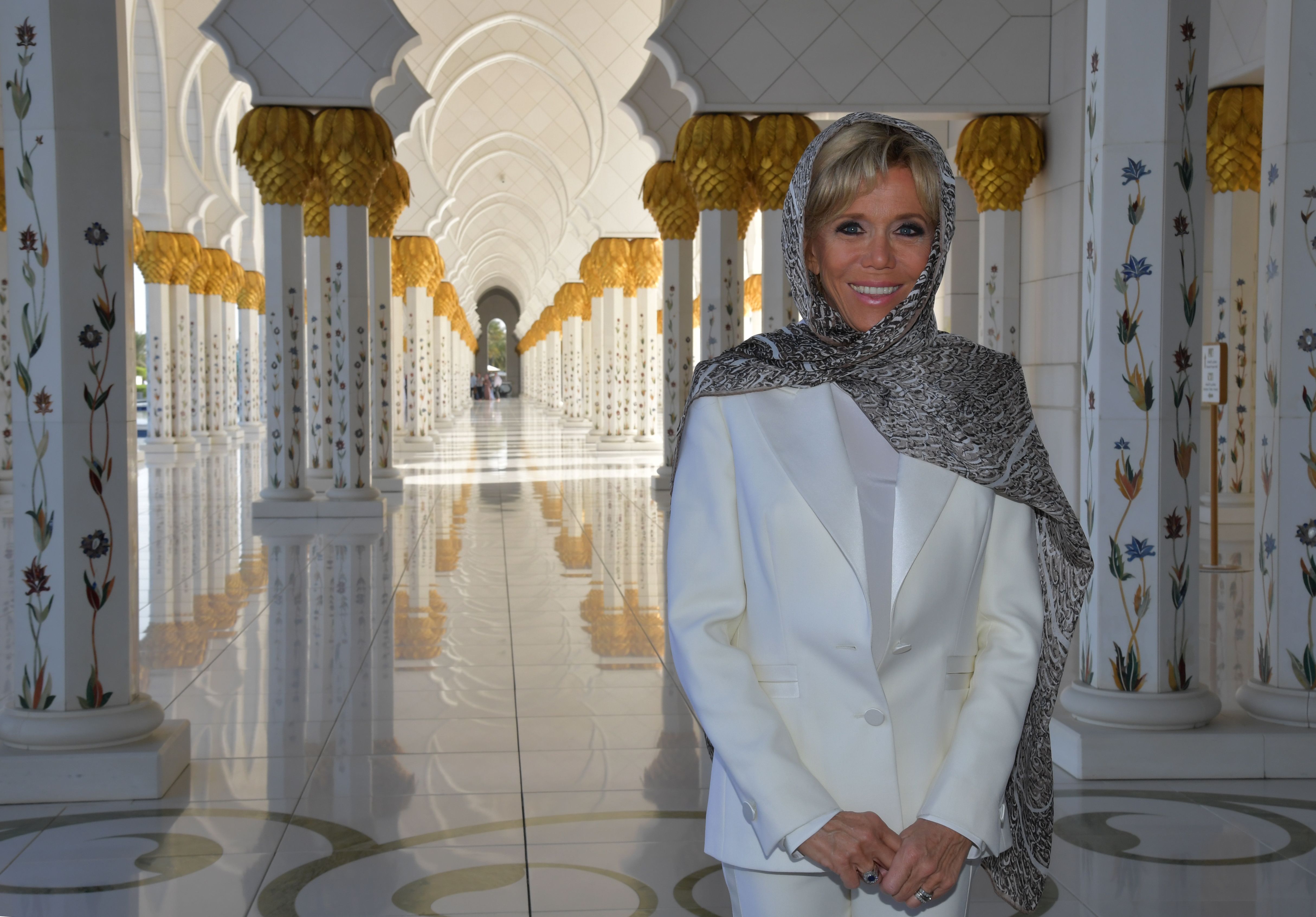 بريجيت ماكرون زوجة الرئيس الفرنسى تزور مسجد الشيخ زايد الكبير فى أبو ظبى