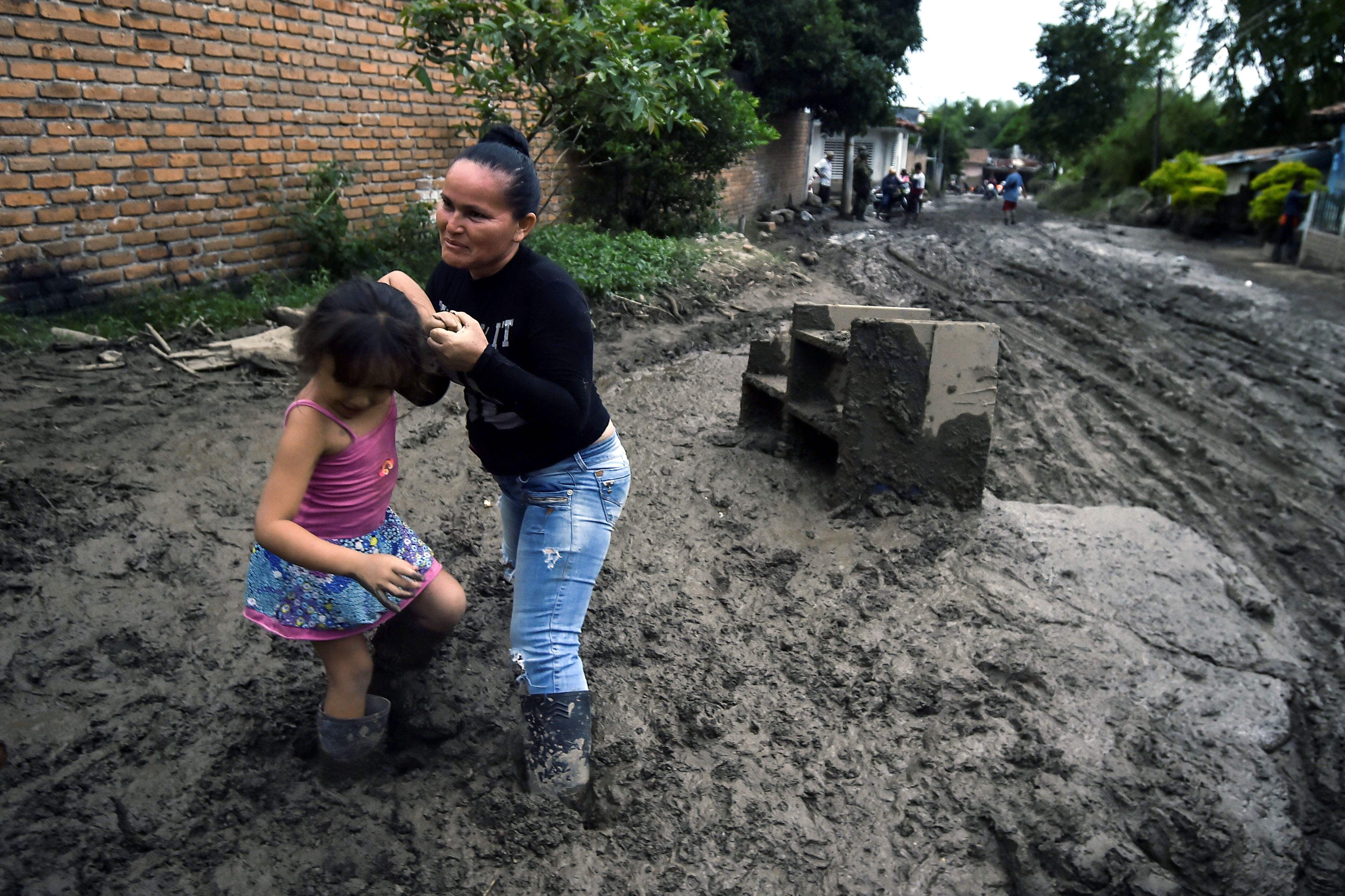 شارع فى كولومبيا بعد الفيضان