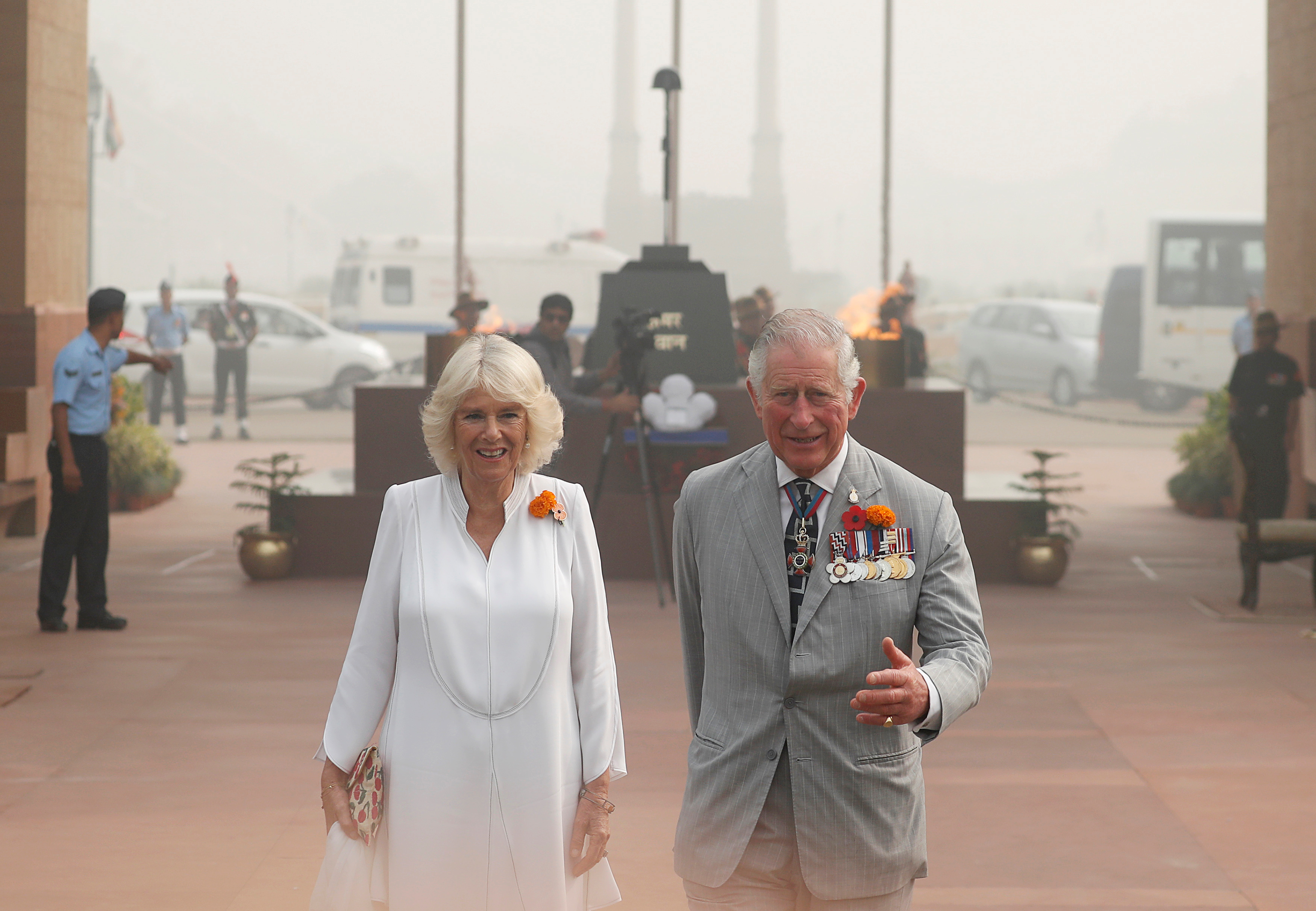 الأمير تشارلز وكاميلا خلال زيارة  النصب التذكارى للحرب فى الهند