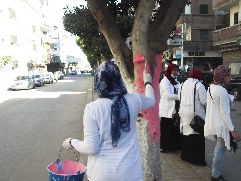 1- طالبات كلية التربية النوعية تشارك في حملة نظافة اليوم الجمعة