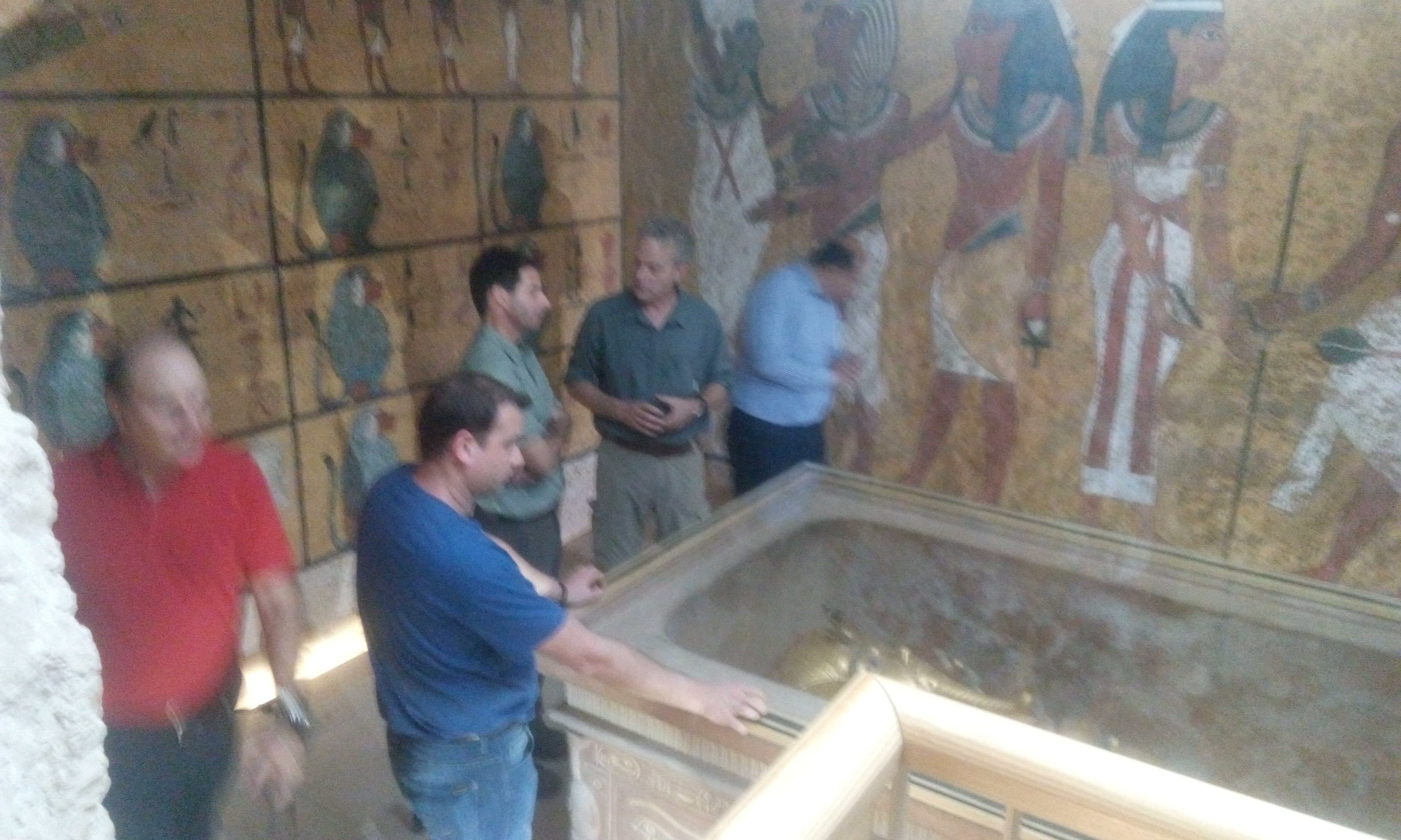 عمليات البحث عن غرف جديدة خلف مقبرة توت عنخ آمون