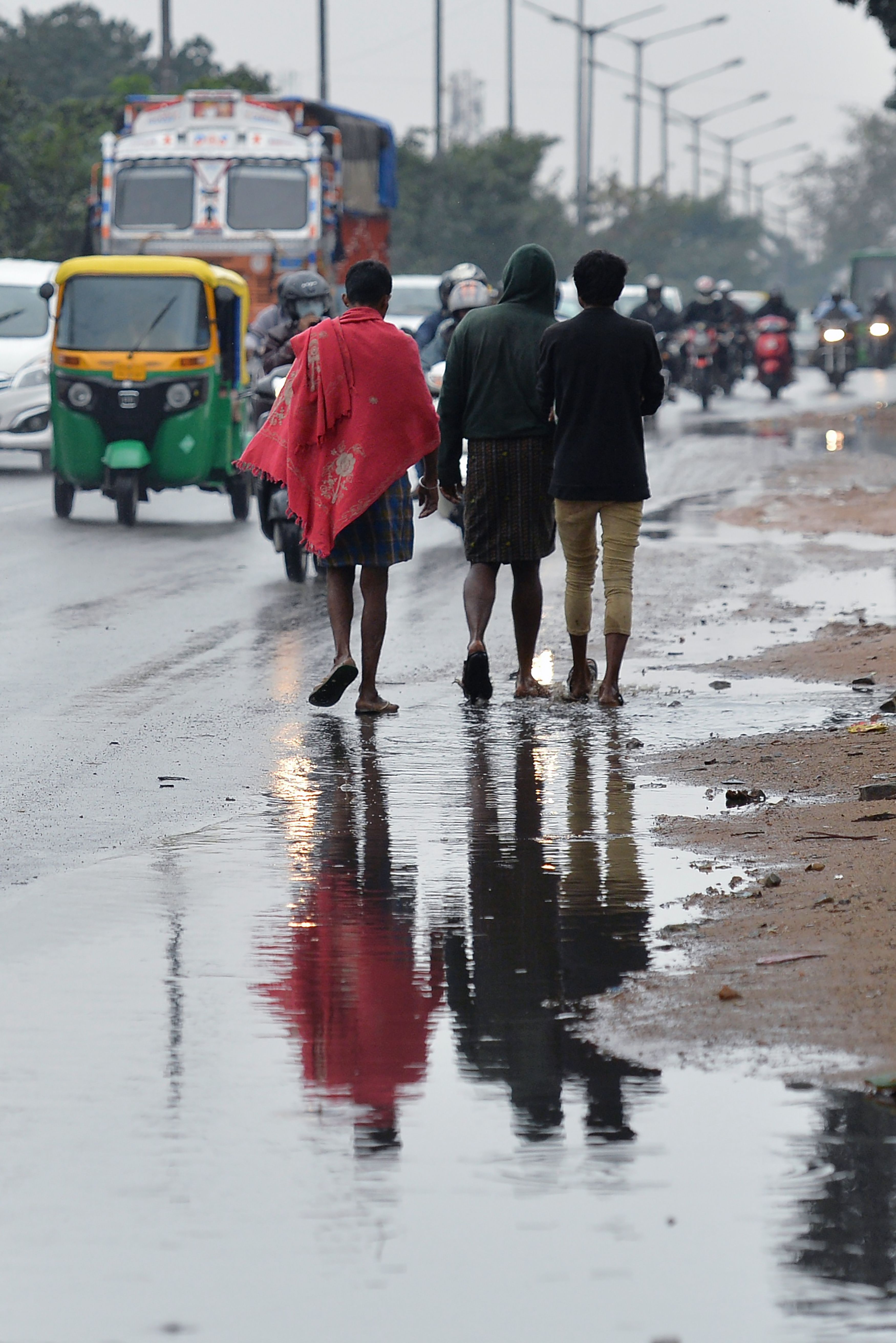 أمطار فى الهند تصنع بركا من المياة