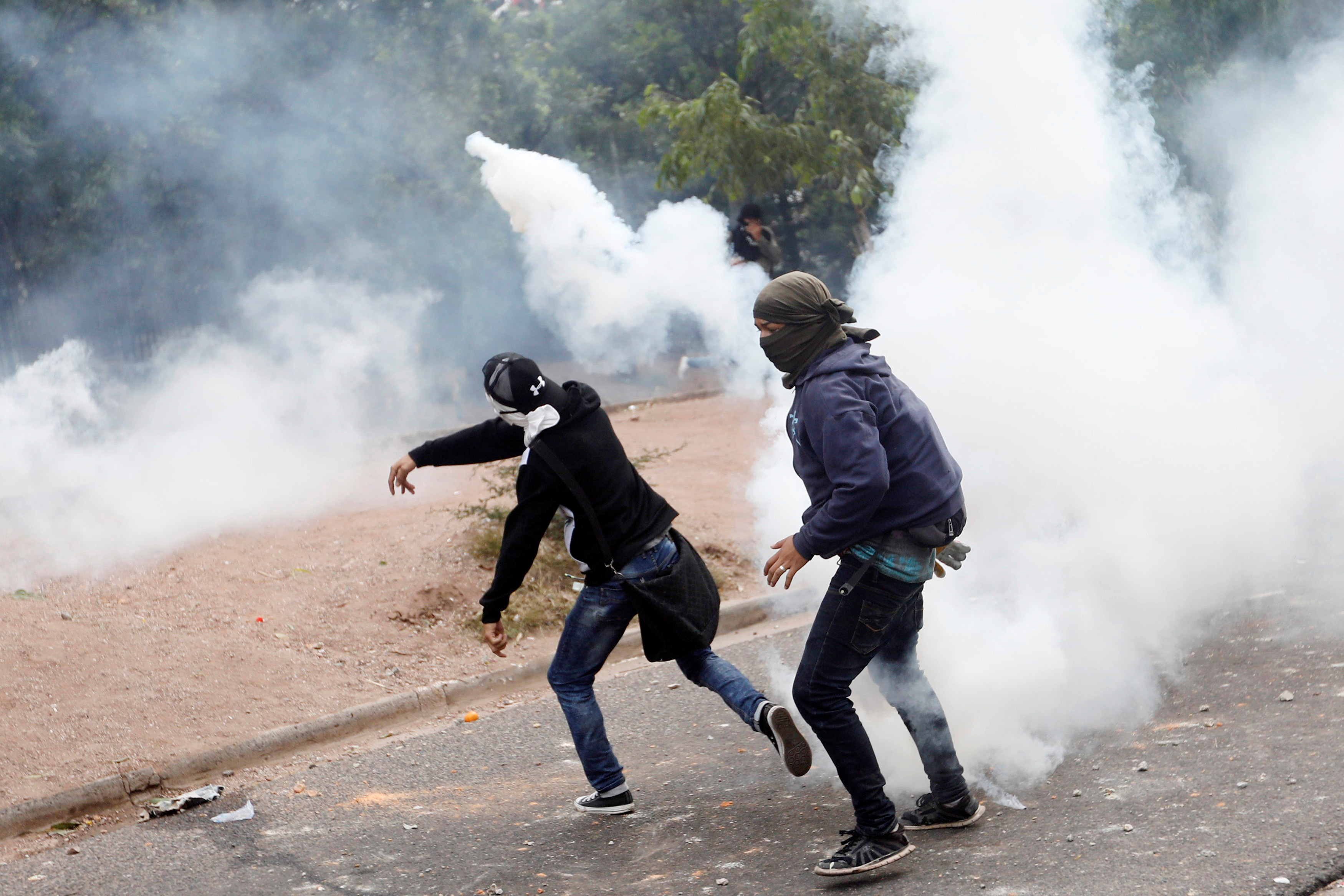 إطلاق الغاز المسيل للدموع خلال العنف بهندوراس