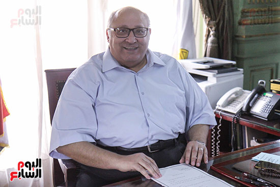 صورة الدكتور عبد الوهاب عزت رئيس جامعة عين شمس (7)