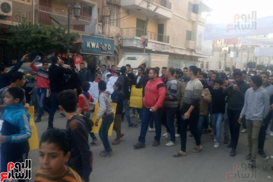 انطلاق مسيرة بمدينة كفر الشيخ للمطالبة بإعدام قاتل ضابط الشرطة