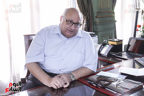 صورة الدكتور عبد الوهاب عزت رئيس جامعة عين شمس (2)