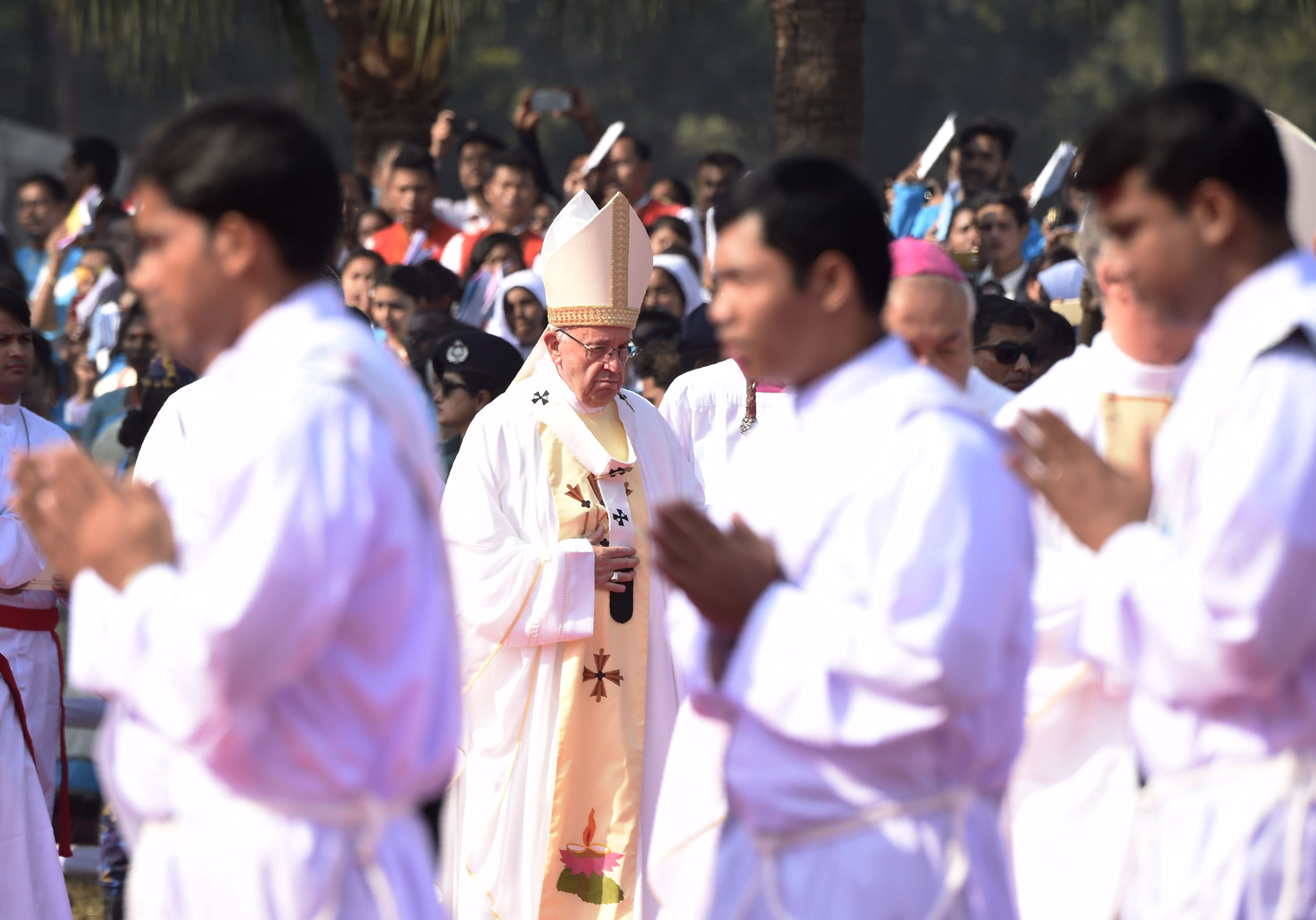 جانب من مراسم ترسيم البابا قساوسة فى بنجلاديش