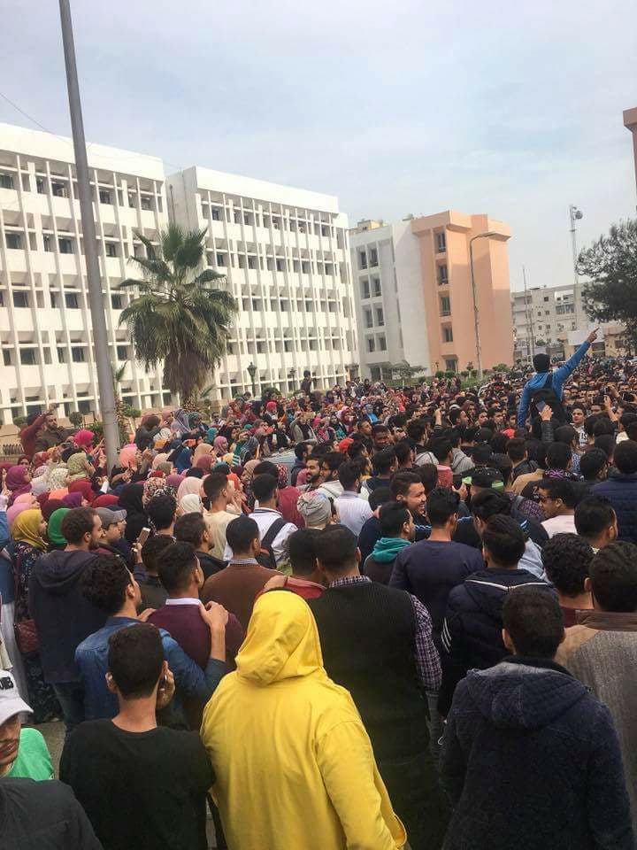 مظاهرة بجامعة المنوفية احتجاجا على قرار ترامب