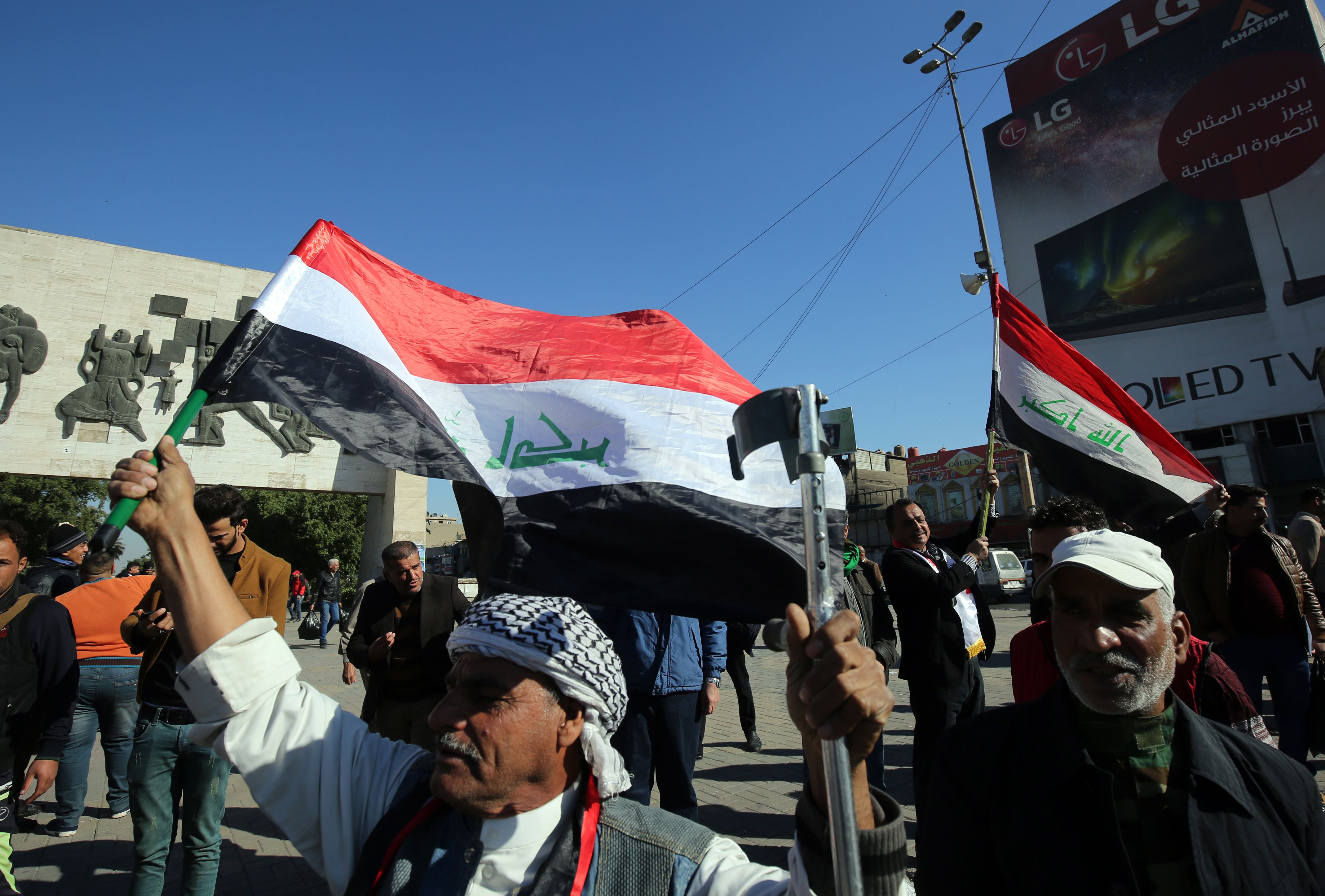 الشعب العراقى يشارك جيشه فرحة الانتصار على تنظيم داعش