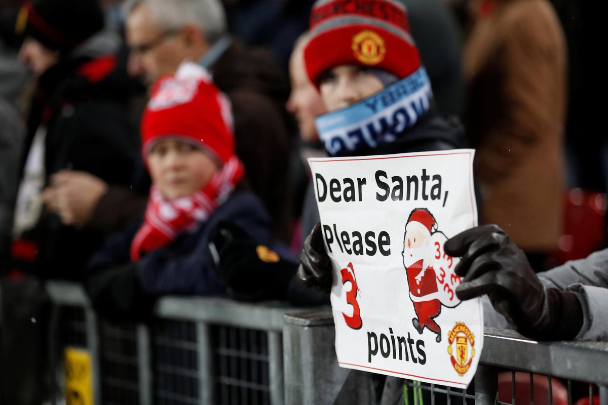 مشجع مانشستر يونايتد يطلب الفوز من بابا نويل