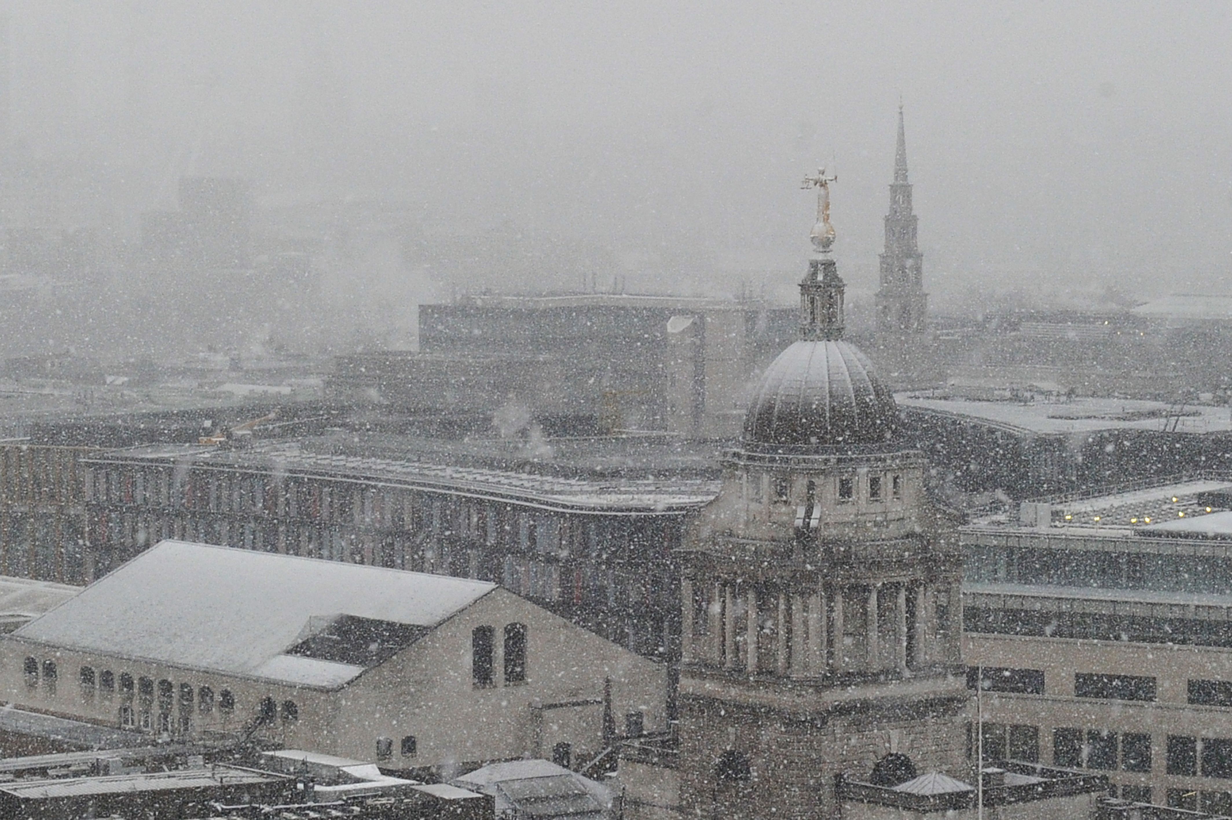 لندن مغطاة بالثلوج