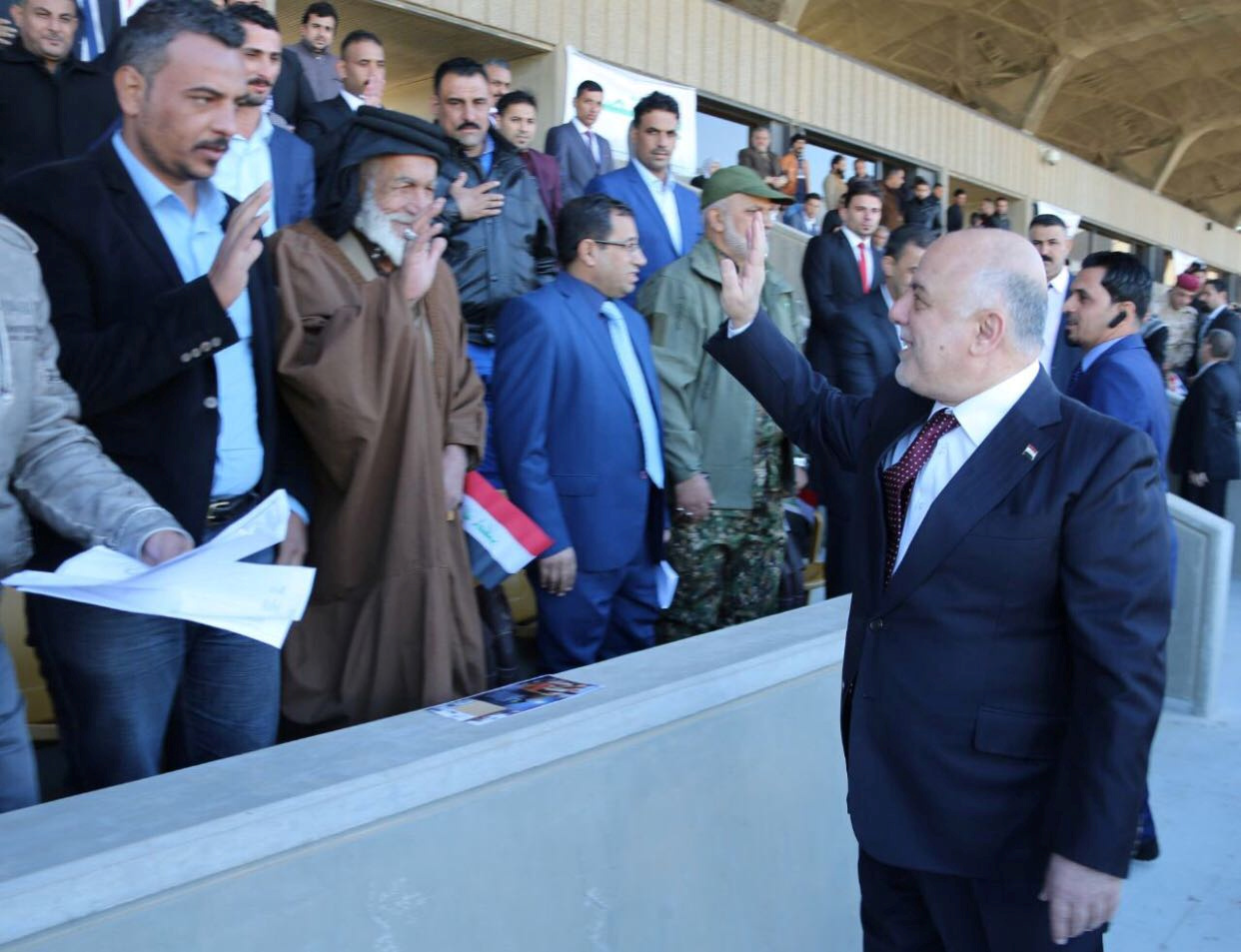 رئيس الوزراء العراقى خلال العرض العسكرى