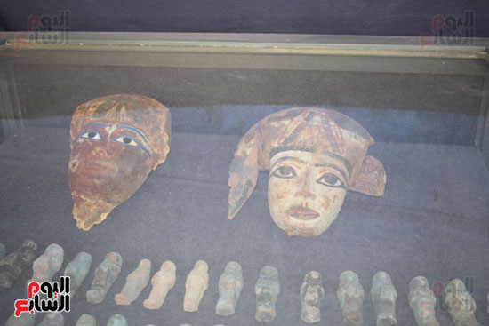      القطع الاثرية المكتشفة بالمقابر