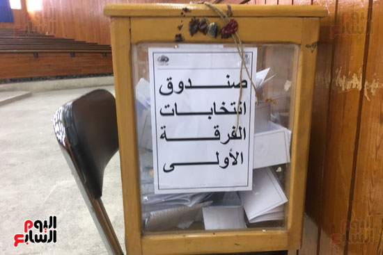 صندوق الانتخابات يشهد تصويت الطلبة بالجامعات