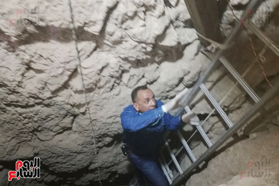 رئيس البعثة الأثرية المصرية يشرح تفاصيل المقابر