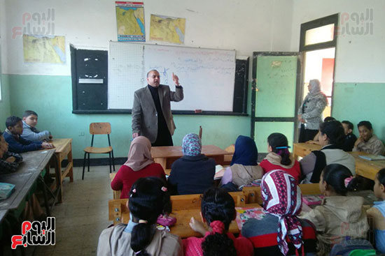  معلمو مصر ينتفضون ضد القرار الأمريكى بالمدارس