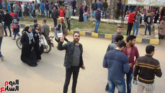 صور مظاهرات طلاب جامعة المنوفية ضد قرار ترامب (21)