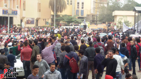 صور مظاهرات طلاب جامعة المنوفية ضد قرار ترامب (13)