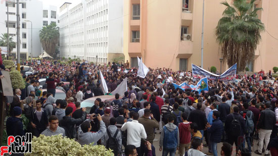صور مظاهرات طلاب جامعة المنوفية ضد قرار ترامب (5)