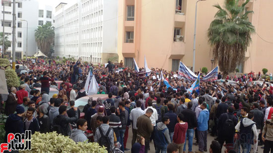 صور مظاهرات طلاب جامعة المنوفية ضد قرار ترامب (6)