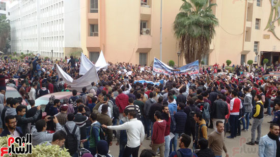 صور مظاهرات طلاب جامعة المنوفية ضد قرار ترامب (4)