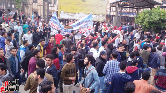 صور مظاهرات طلاب جامعة المنوفية ضد قرار ترامب (16)