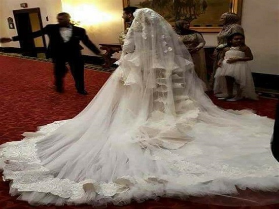 فستان زفاف حبيبة إكرامى من الخلف