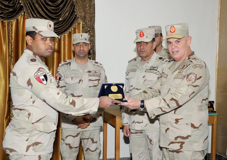 رئيس الأركان يلتقى دارسى المعاهد العسكرية رئيس الأركان يلتقى دارسى المعاهد العسكرية