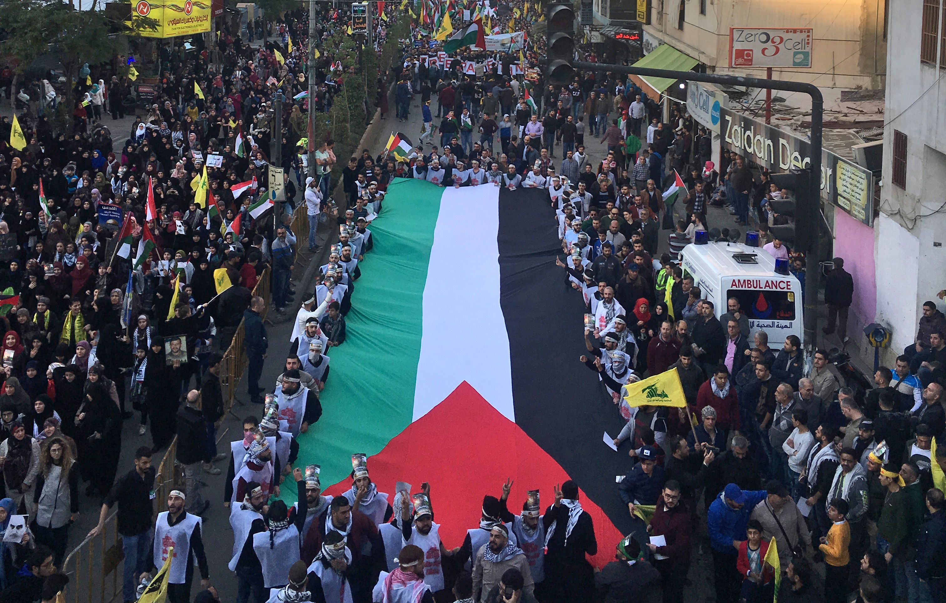 حزب الله ينظم مظاهرة حاشدة ضد قرار ترامب بشأن القدس