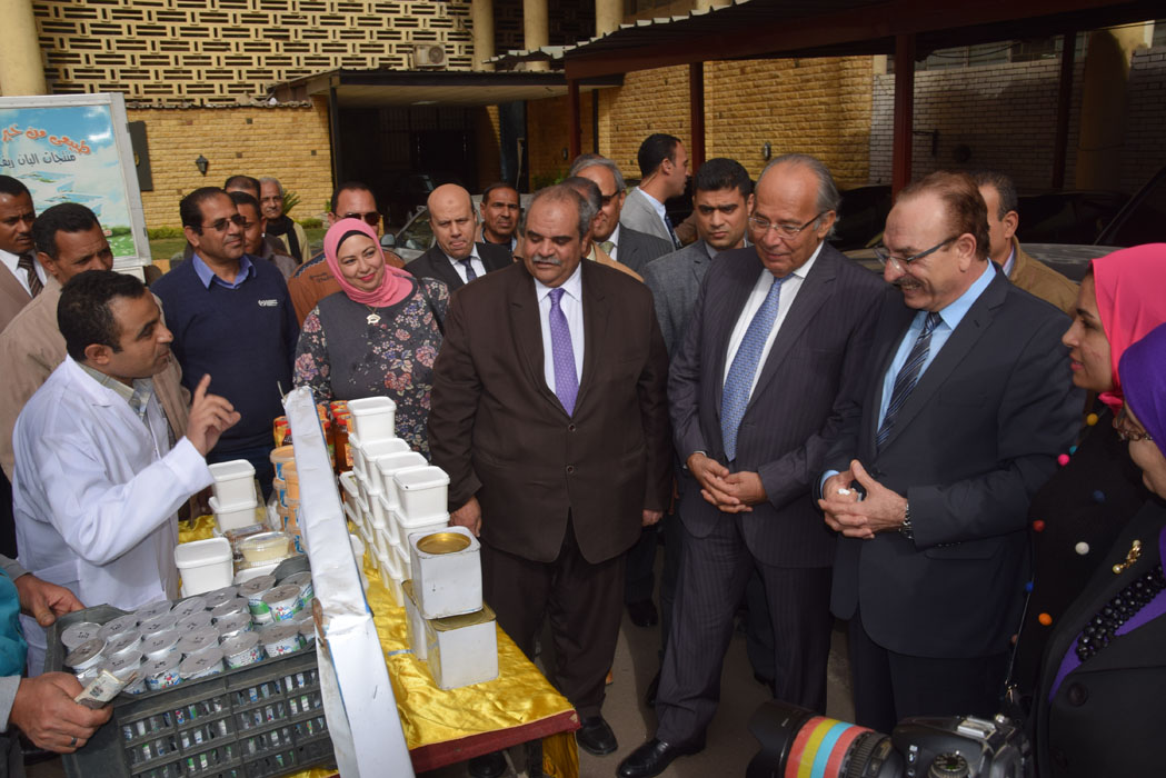 إقامة أول معرض بالقاهرة لمنتجات قرى بنى سويف  (3)