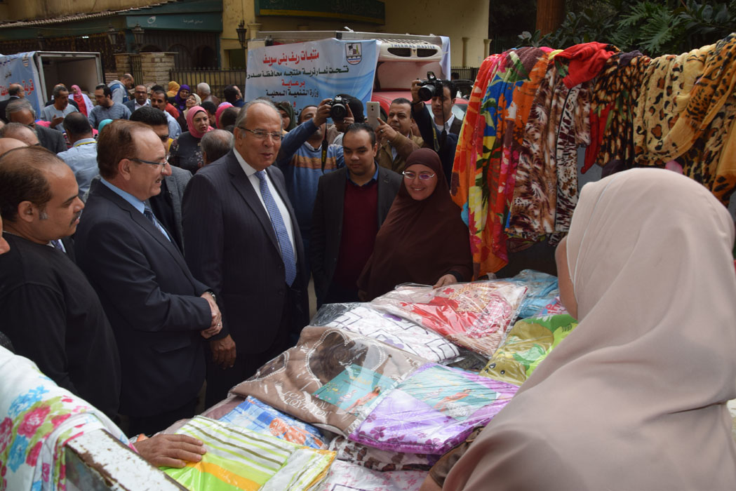 إقامة أول معرض بالقاهرة لمنتجات قرى بنى سويف  (12)