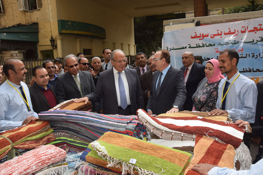 إقامة أول معرض بالقاهرة لمنتجات قرى بنى سويف  (9)