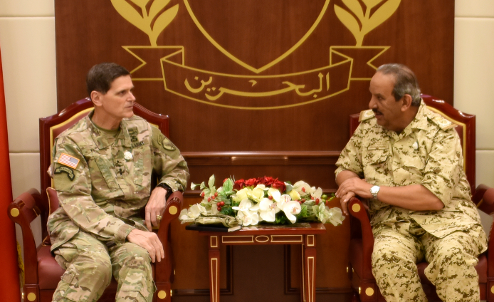 القائد العام لقوة دفاع البحرين يستقبل قائد القيادة المركزية الأمريكية