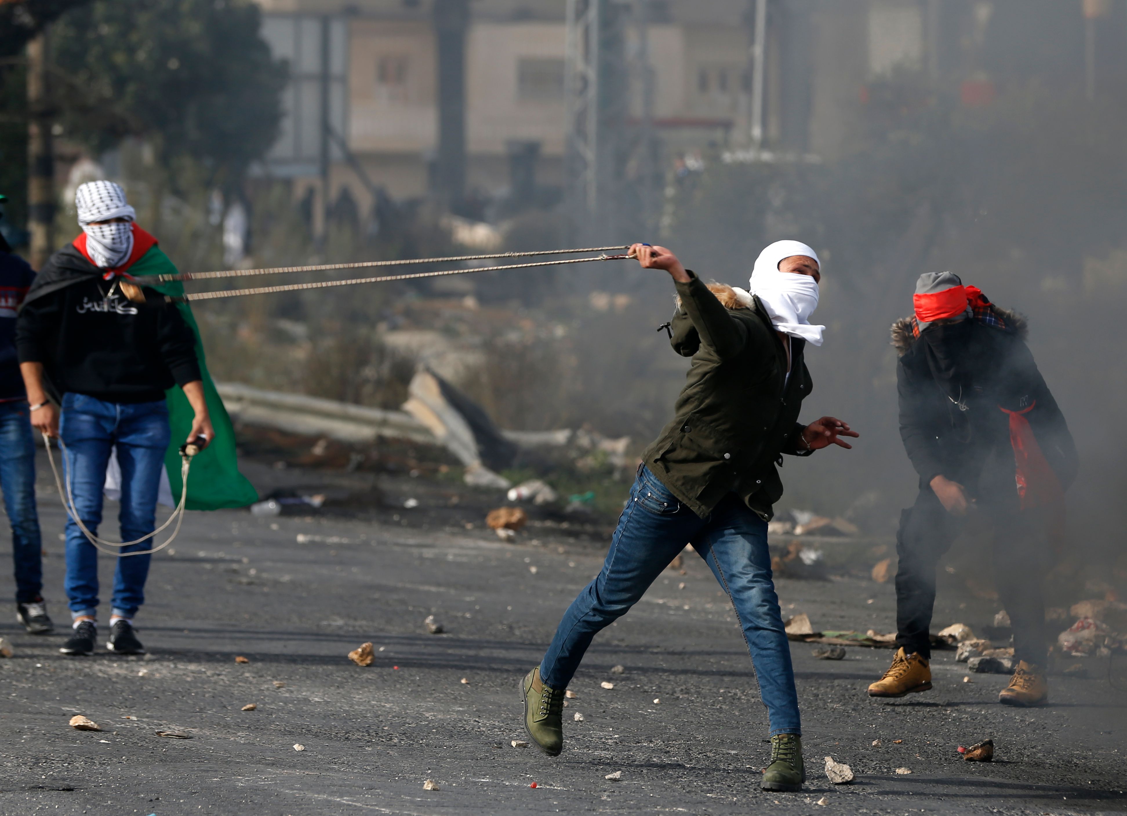 مواجهات بين الشباب الفلسطينى وقوات الاحتلال