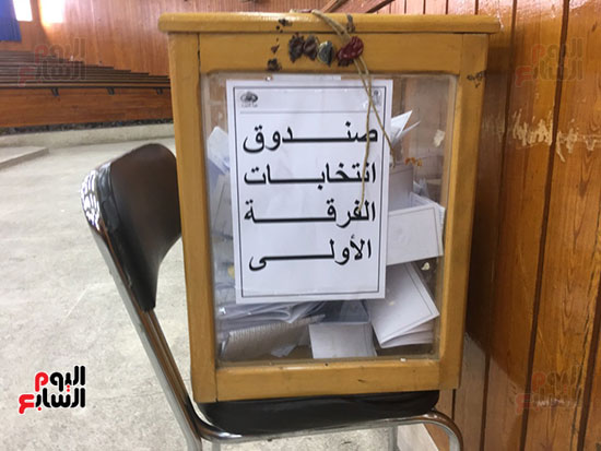 صندوق الانتخابات يشهد تصويت الطلبة بالجامعات