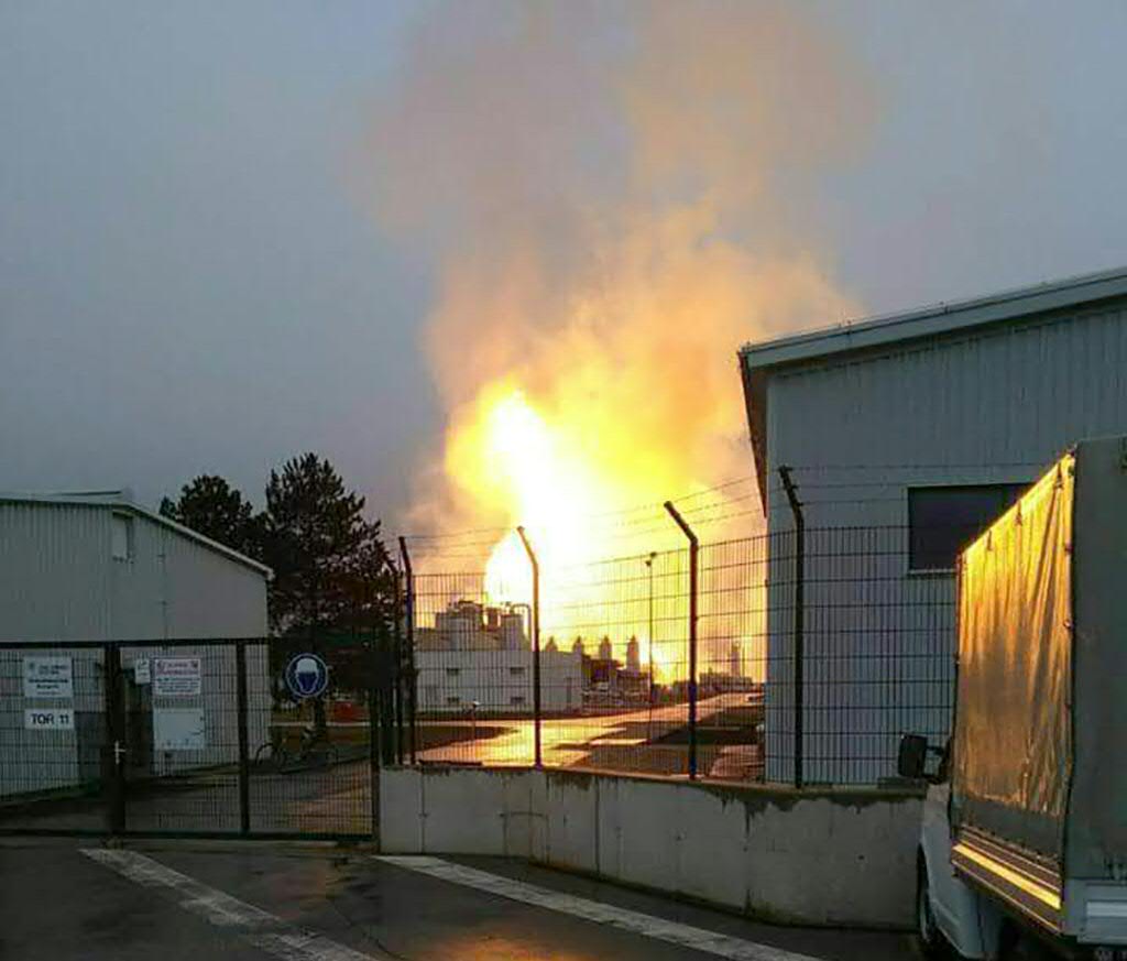 لحظة انفجار ضخم داخل محطة غاز طبيعى بالنمسا