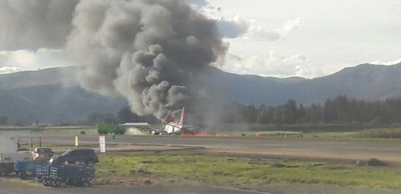 حريق طائرة بيرو  بمطار فرانسيسكو كارل