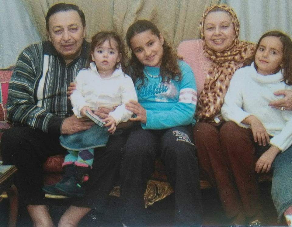 حمادة إمام مع أحفاده