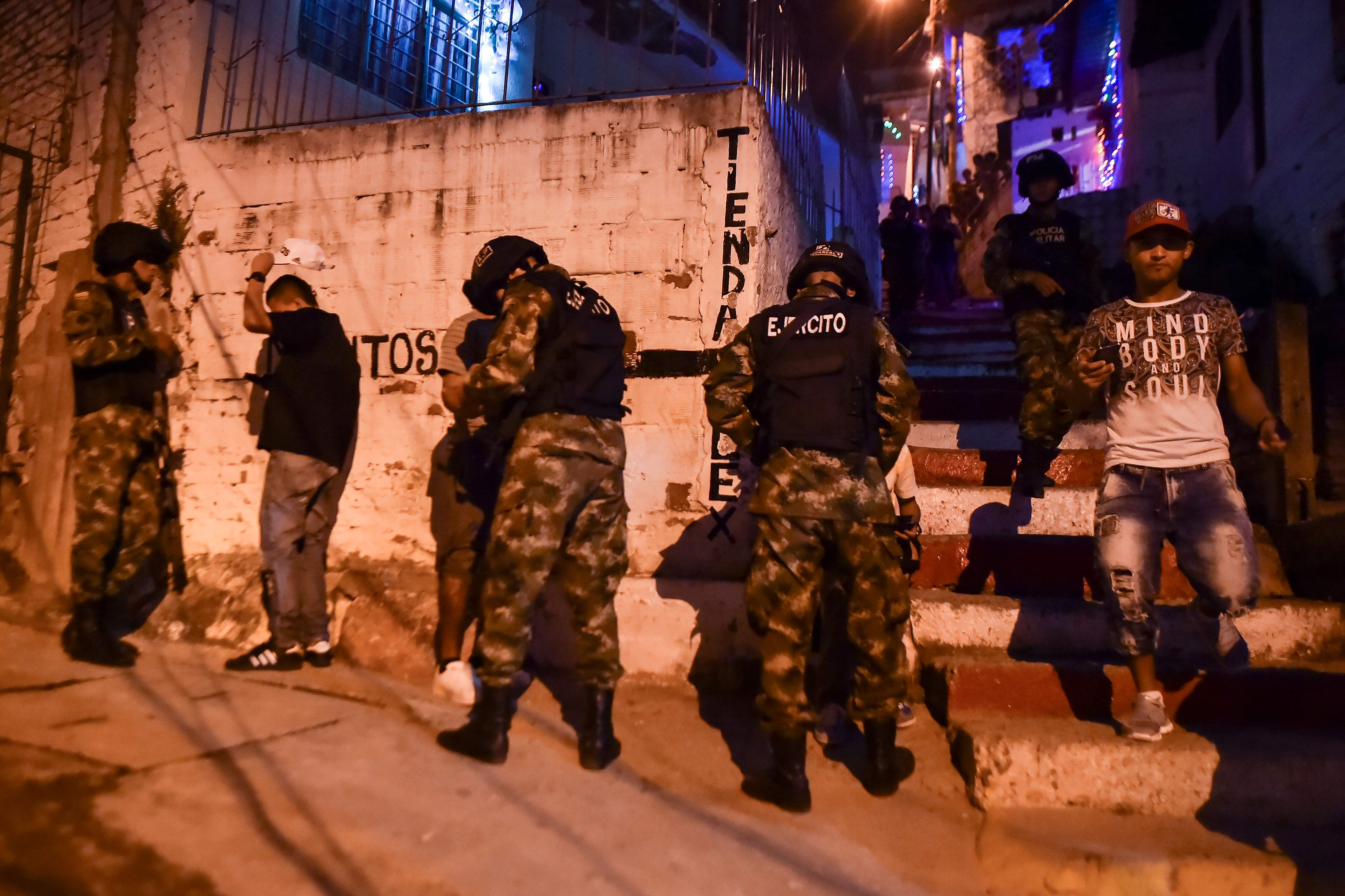 مداهمات الشرطة الكولومبية لمدينة كالى