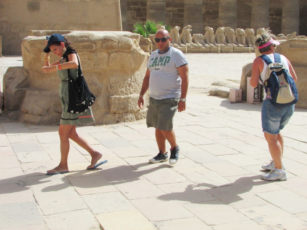 توافد السياح علي معالم الأقصر الأثرية