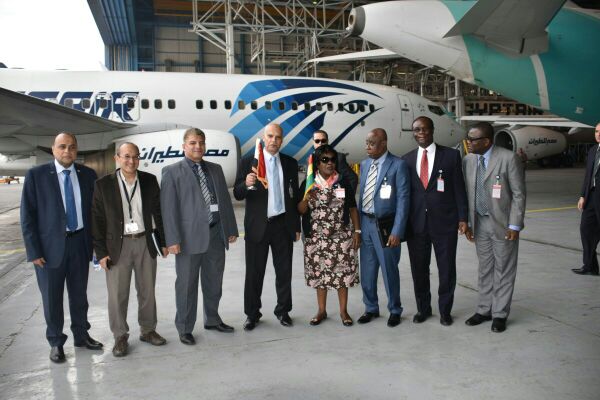 جولة تفقدية لوزيرة طيران غانا بشركات مصر للطيران (3)