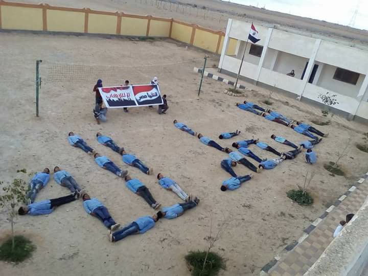 أطفال المدرسة يوجهون رسلة لشهداء مصر
