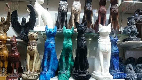 القط الأسود أهم تماثيل بالبازارات السياحية