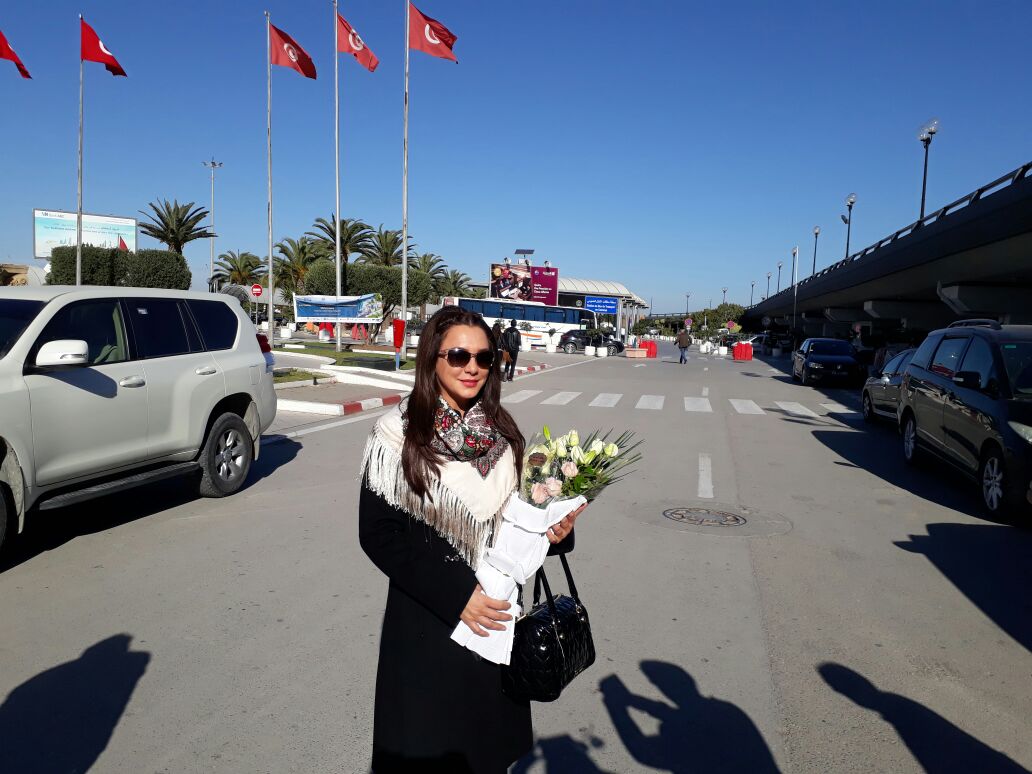 سولاف فواخرجى فور وصولها مطار تونس